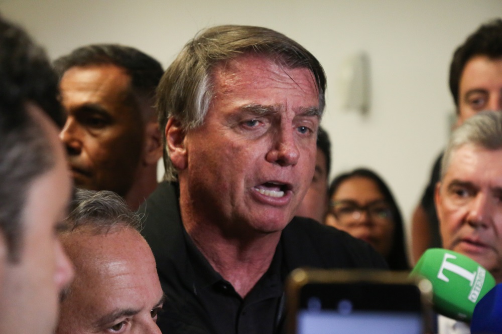 Advogados de Bolsonaro pedem prazo de 83 dias para defesa