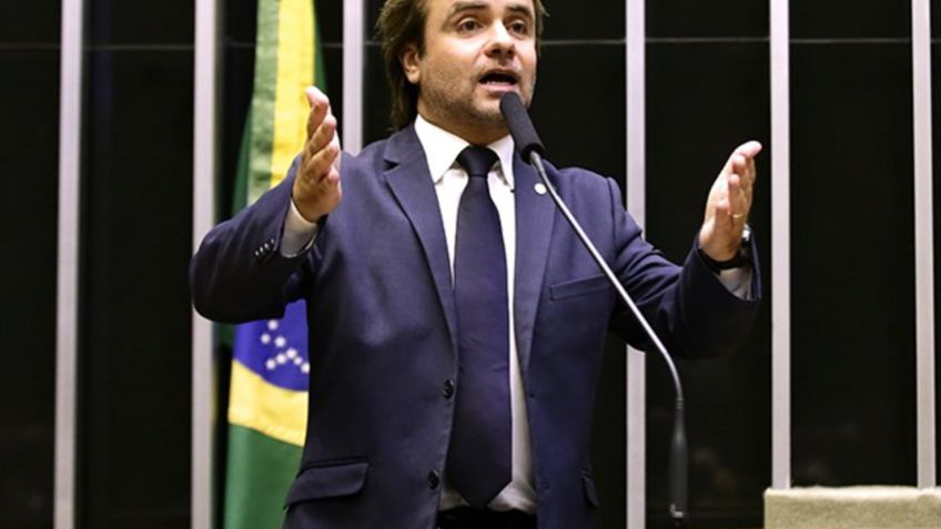 PEC quer reduzir idade para candidaturas a senador e presidente