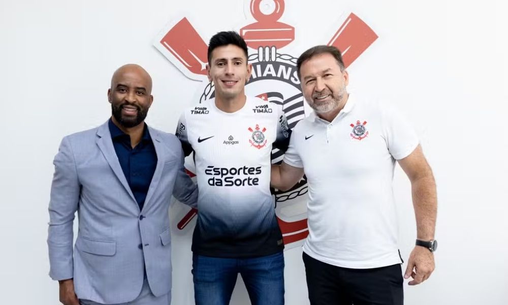 Corinthians anuncia contratação do lateral Fabrizio Angileri