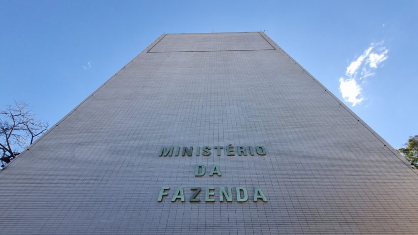 Abril foi mês em que governo mais arrecadou com bets em 2025