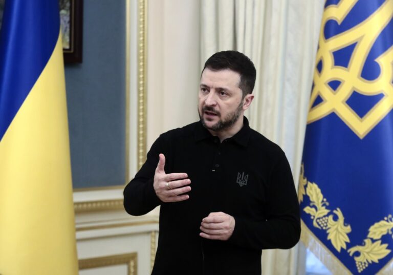 Líderes europeus defendem Zelensky após bate-boca com Trump