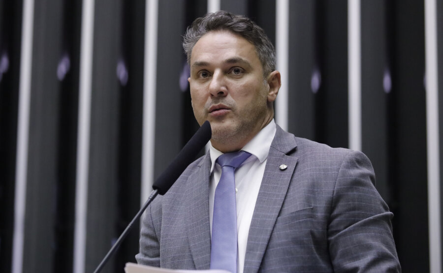 Hugo Motta está “sensibilizado” sobre anistia por 8 de janeiro, diz líder da oposição