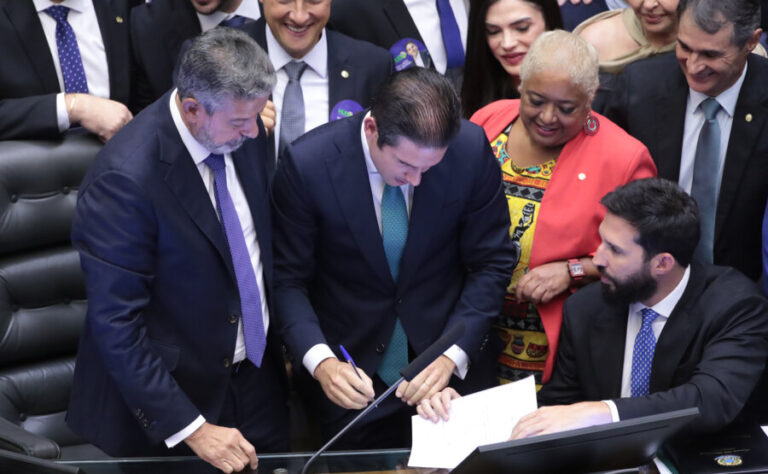 Lula recebe Hugo Motta e Davi Alcolumbre antes da abertura do ano legislativo