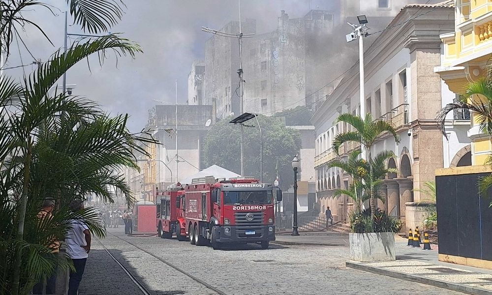 Incêndio atinge Câmara Municipal de Salvador