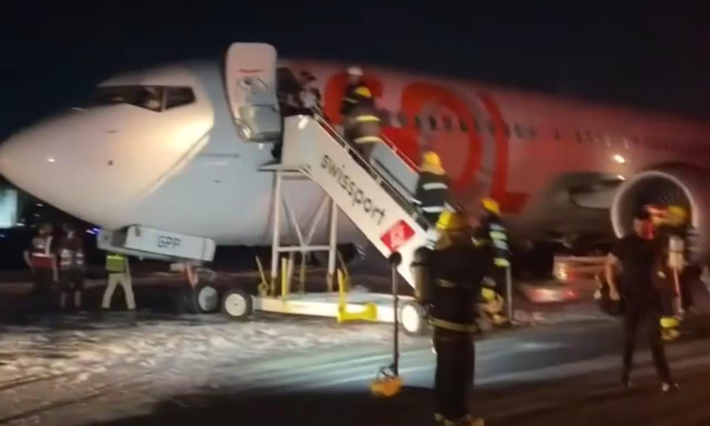 Avião da Gol colide com carro na pista de decolagem do Aeroporto do Galeão