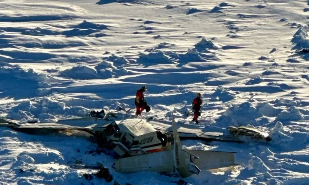 Guarda Costeira descarta sobreviventes após queda de avião no Alasca