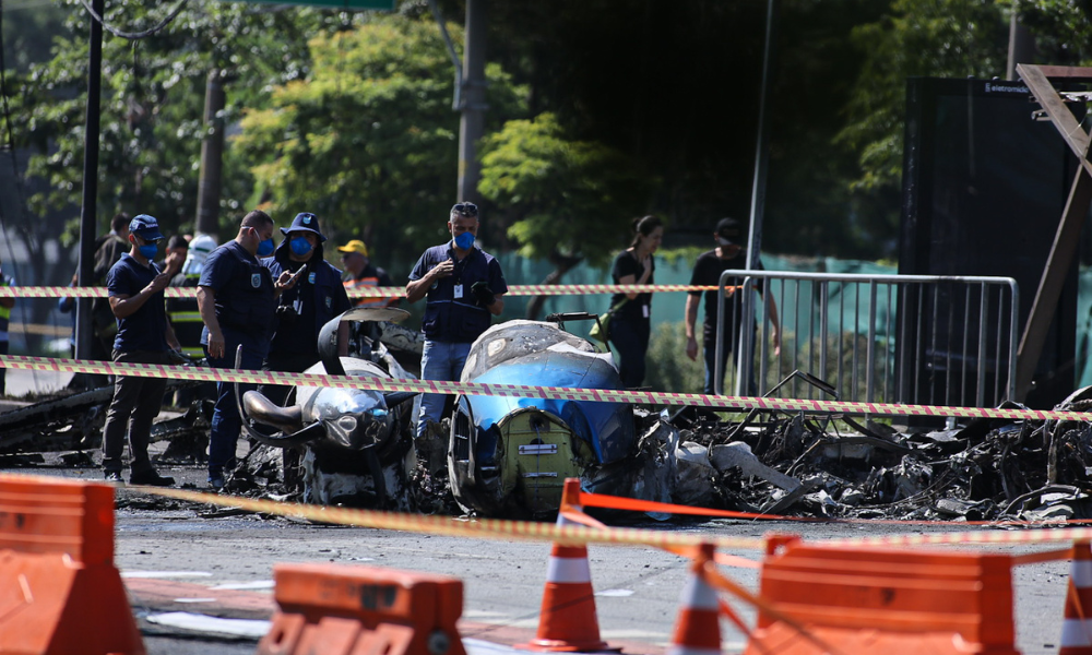 Acidente aéreo na Barra Funda interdita avenida Marquês de São Vicente