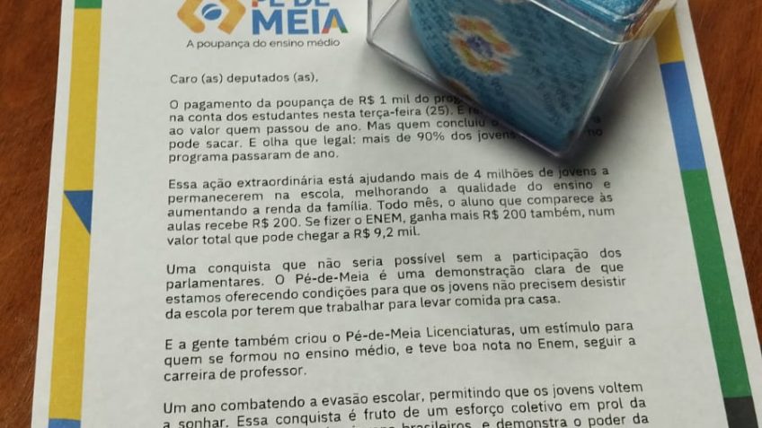 Oposição questiona MEC sobre kits de meias para promover Pé-de-Meia