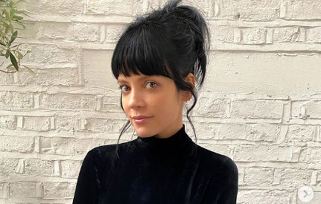 Lily Allen volta ao trabalho, após tratamento em clínica