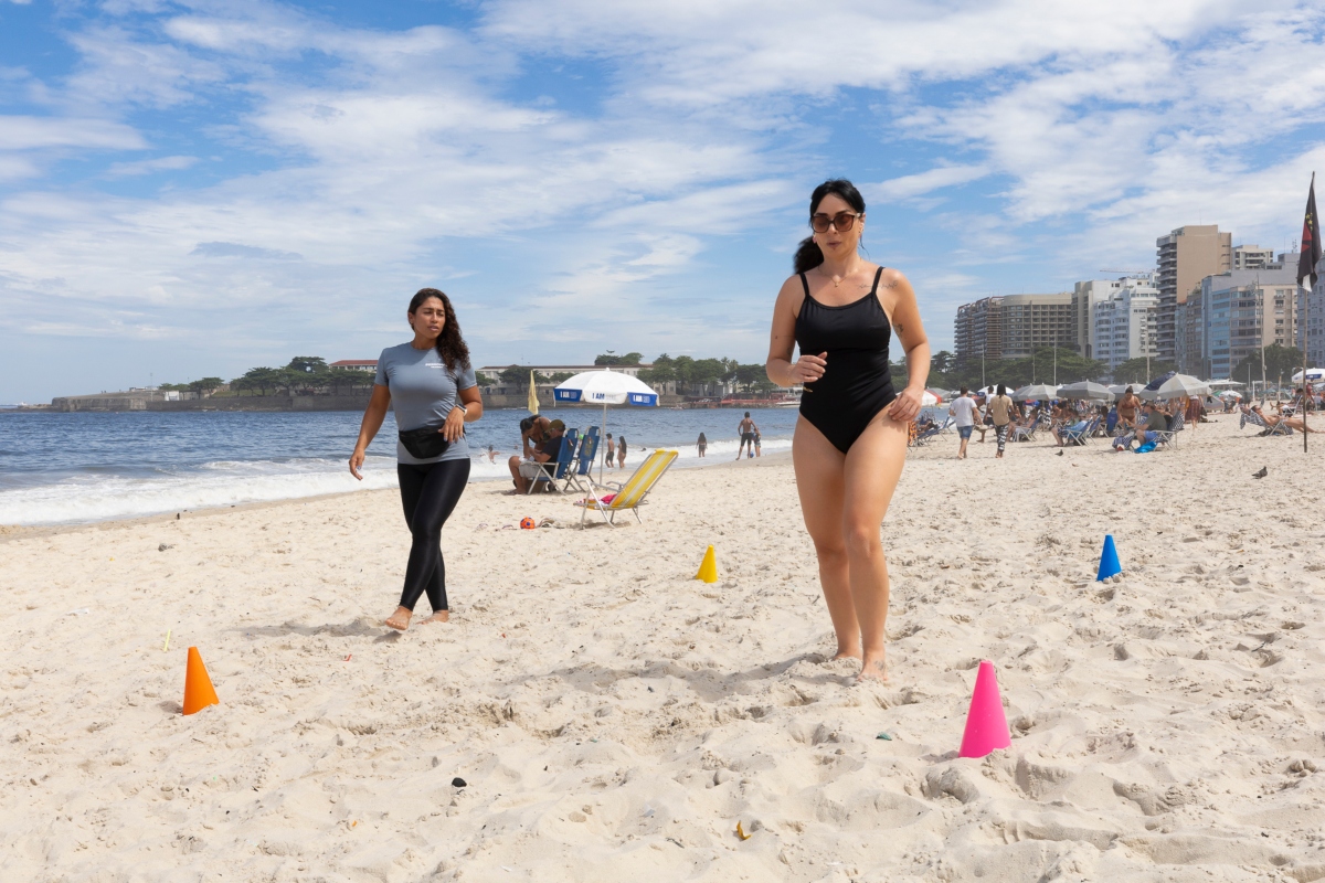 Luciana Picorelli exibe corpo natural e revela que não segue dieta