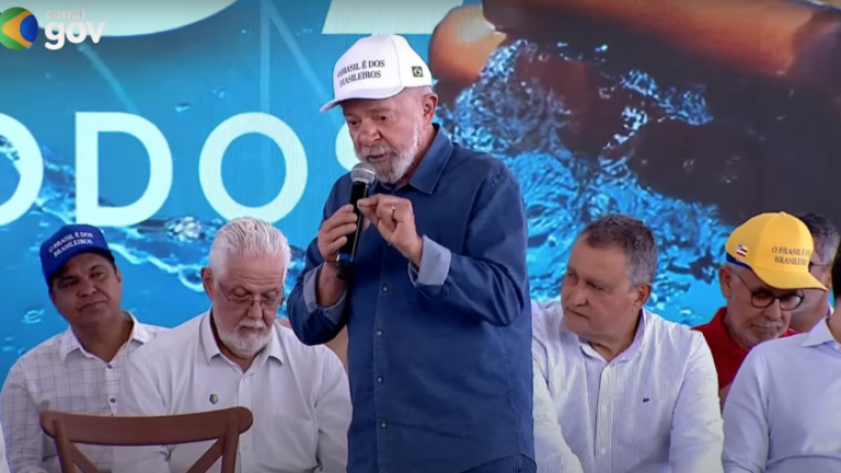 Lula repete boné “Brasil é dos Brasileiros” em evento na Bahia