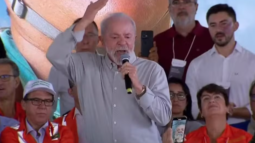 Lula diz que já ameaçou demitir presidente da Petrobras