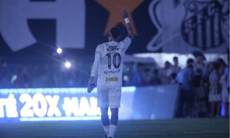 Em jogo de estreia de Neymar, craque é celebrado a cada toque na bola, mas Santos fica no empate na Vila