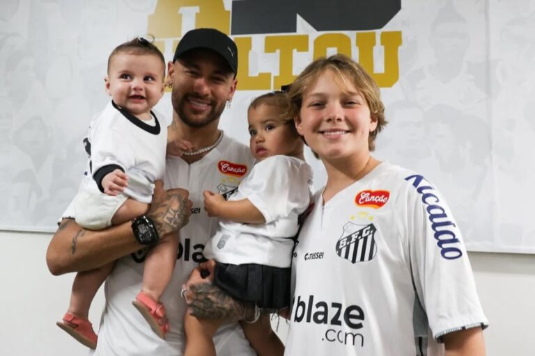 Neymar posa com os filhos: ‘Vivendo um sonho e eu não quero acordar’