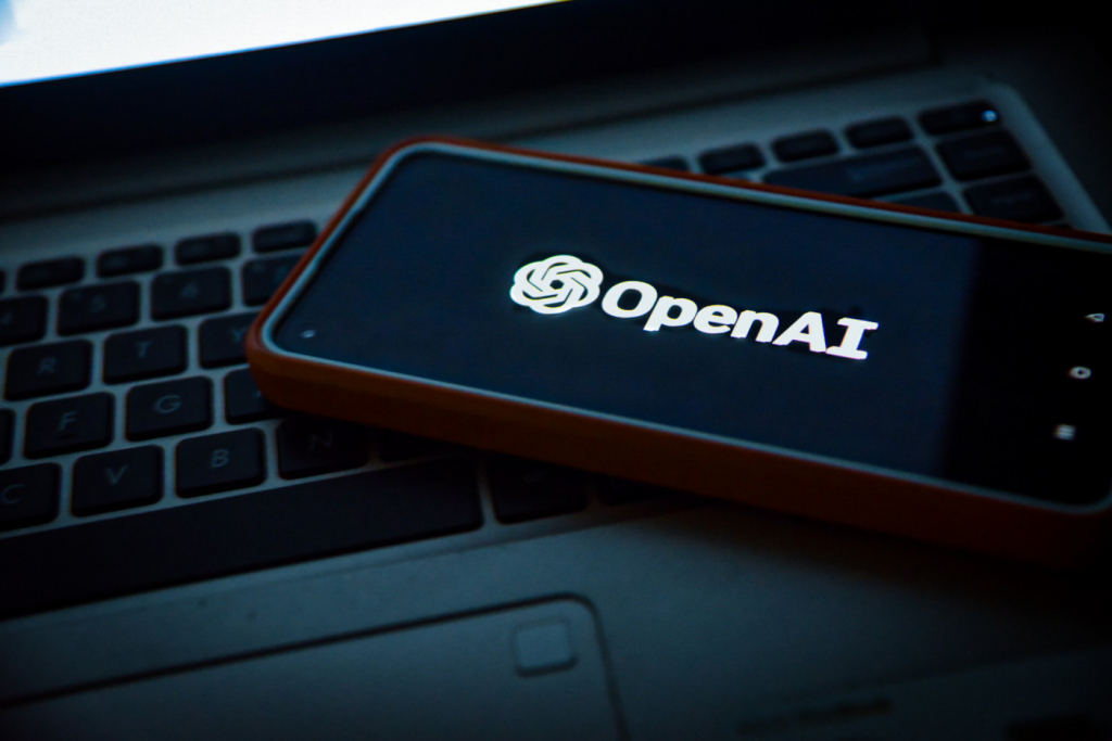 OpenAI lança GPT-4.5 com aprimoramento na escrita e menos alucinações