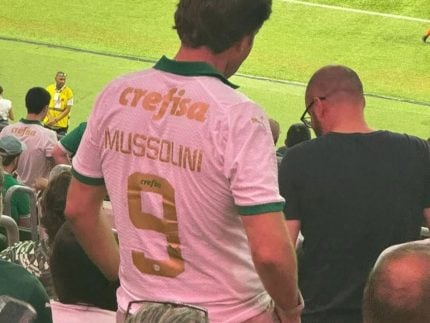 Torcedor do Palmeiras revolta web com camisa personalizada com nome de ditador