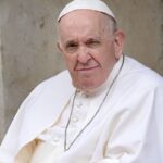 Papa Francisco melhora e deixa de usar máscara de oxigênio