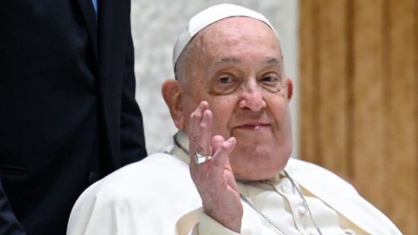 Papa descansou bem durante a noite, diz Vaticano