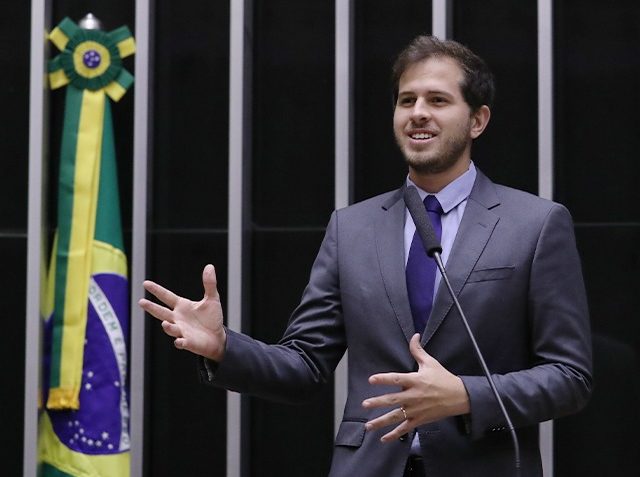 “PSB pode contribuir mais com o governo”, diz líder