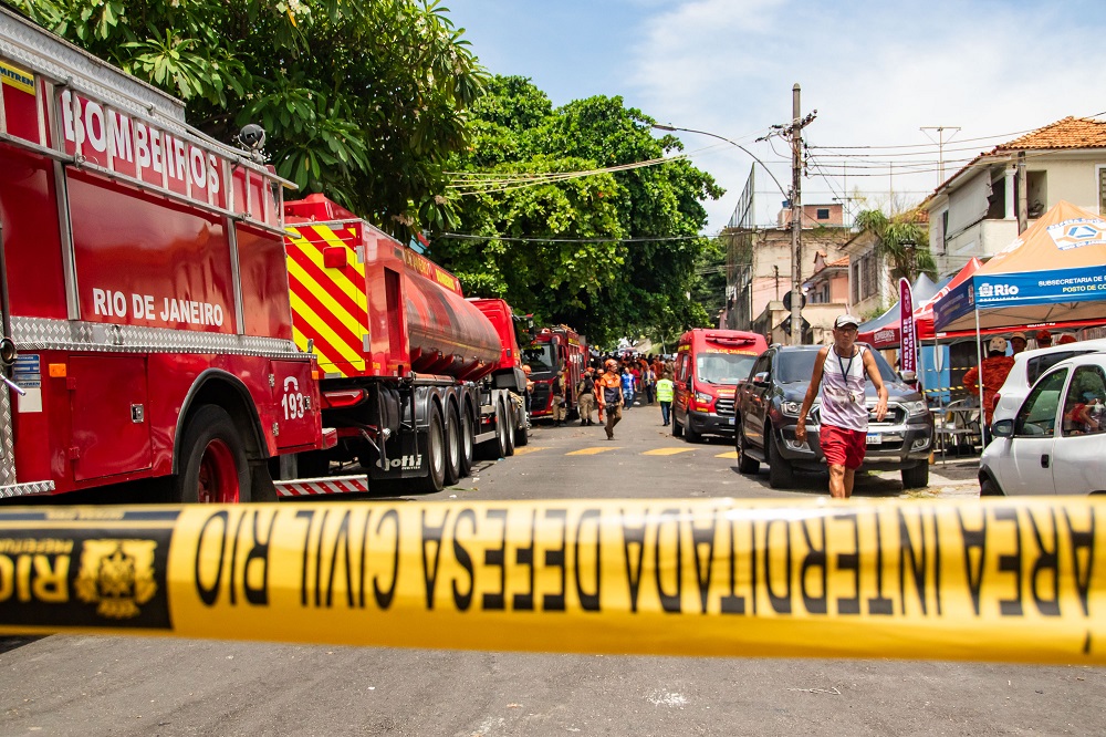 Vítimas de incêndio em fábrica no Rio relatam que haviam idosos e adolescentes no local