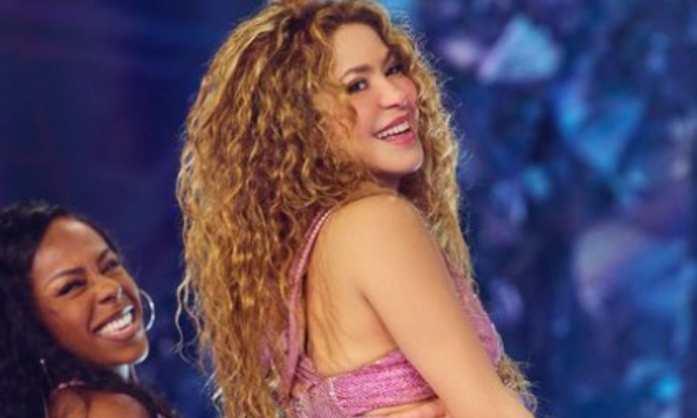 Shakira faz show em Lima após ser hospitalizada com dores abdominais