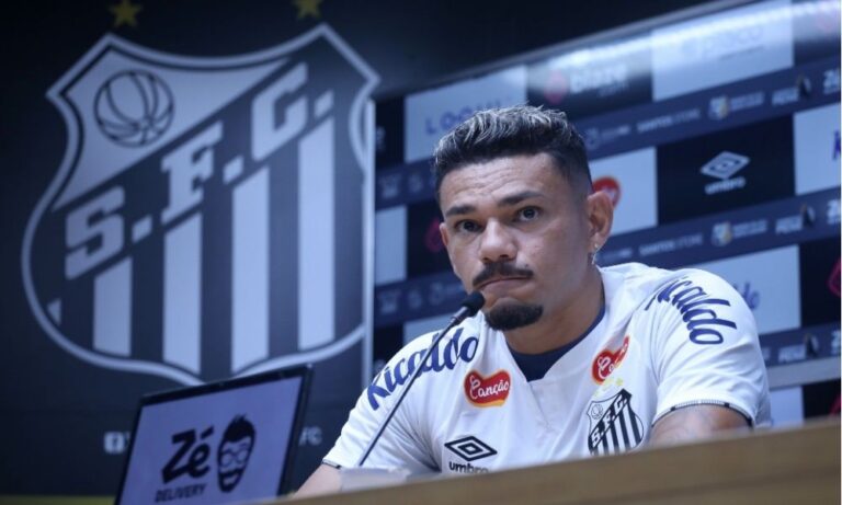 Tiquinho Soares é apresentado no Santos e não esconde ansiedade de jogar com Neymar: ‘Doidinho para treinar’