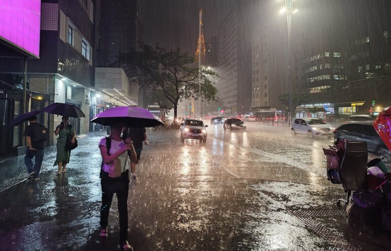 Chuva faz SP entrar em estado de atenção para alagamentos; Defesa Civil emite ‘alerta severo’