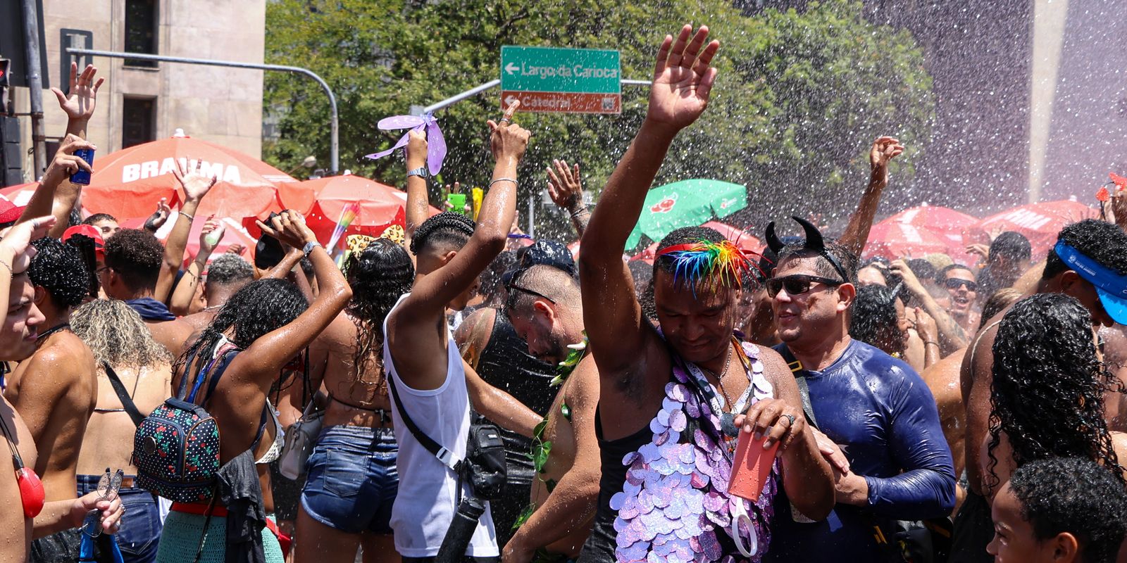 Blocos de rua gratuitos são atração preferida de quem curte carnaval