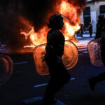 Protesto em Buenos Aires une aposentados e torcidas contra governo Milei