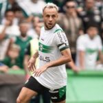 Coritiba rescinde com Rafinha após ele participar de jogo na Alemanha sem autorização