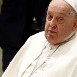 Papa pode aparecer neste domingo para saudação aos fiéis, diz Vaticano