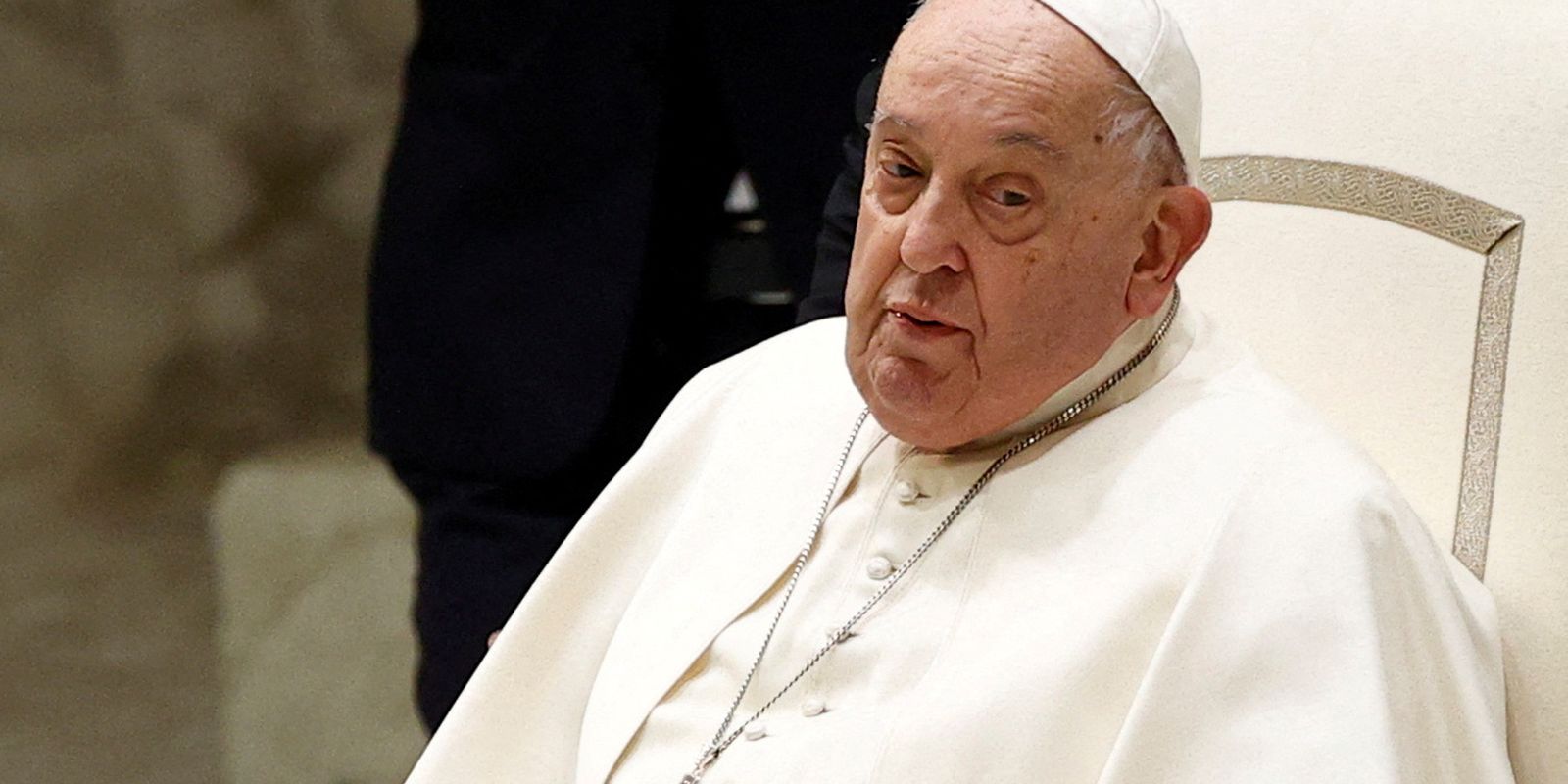 Papa pode aparecer neste domingo para saudação aos fiéis, diz Vaticano