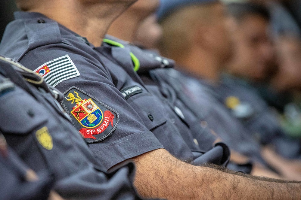 Jovem que denunciou policiais por estupro gravou vídeo na viatura