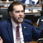 Deputadas apresentam denúnica contra senador Plínio Valério por frase sobre ‘enforcar’ Marina Silva