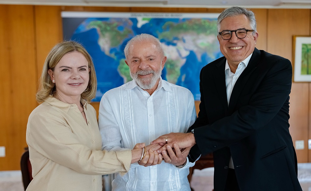 Lula dá posse a Alexandre Padilha na Saúde e Gleisi Hoffmann na SRI nesta segunda-feira