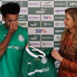 Lucas Evangelista é apresentado no Palmeiras e se emociona ao lembrar da mãe