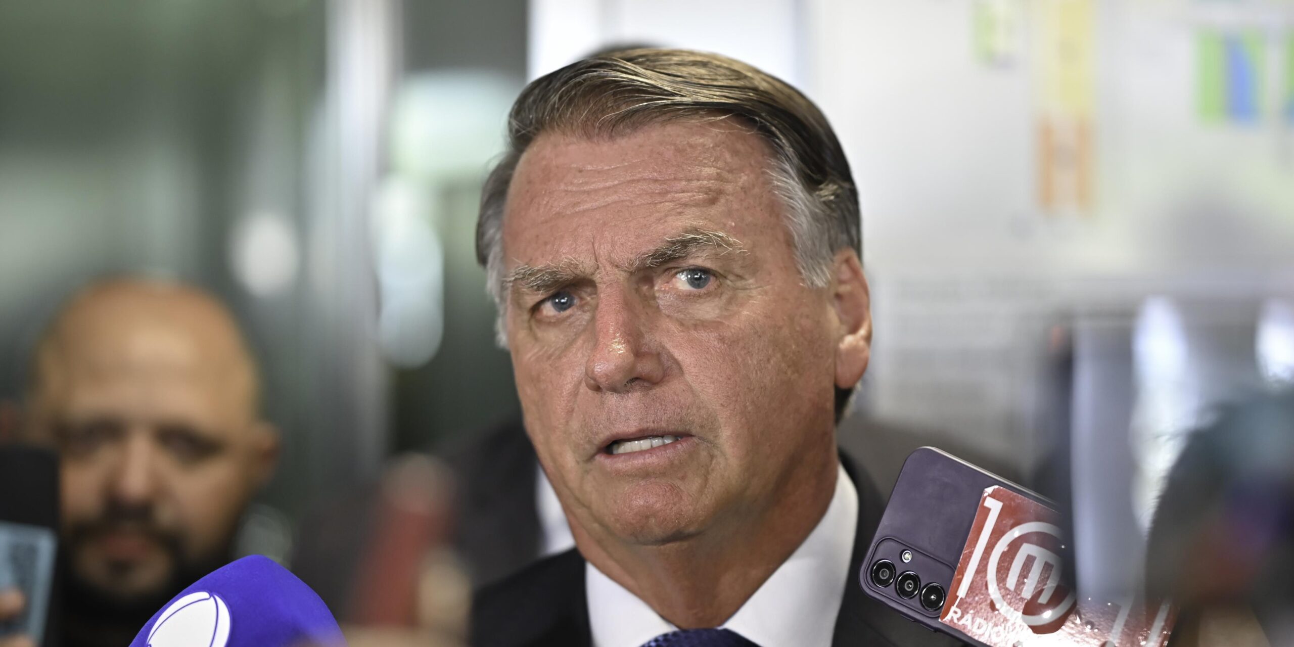 Bolsonaro se emociona ao falar de Eduardo e agradece Trump