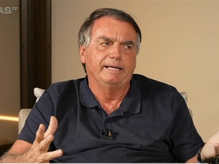 Depois de entrevista para LeoDias TV, Bolsonaro questiona a Globo