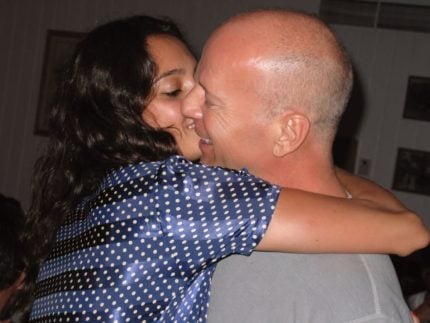 Mulher de Bruce Willis homenageia ator por 16 anos de casados: “Amor da vida”