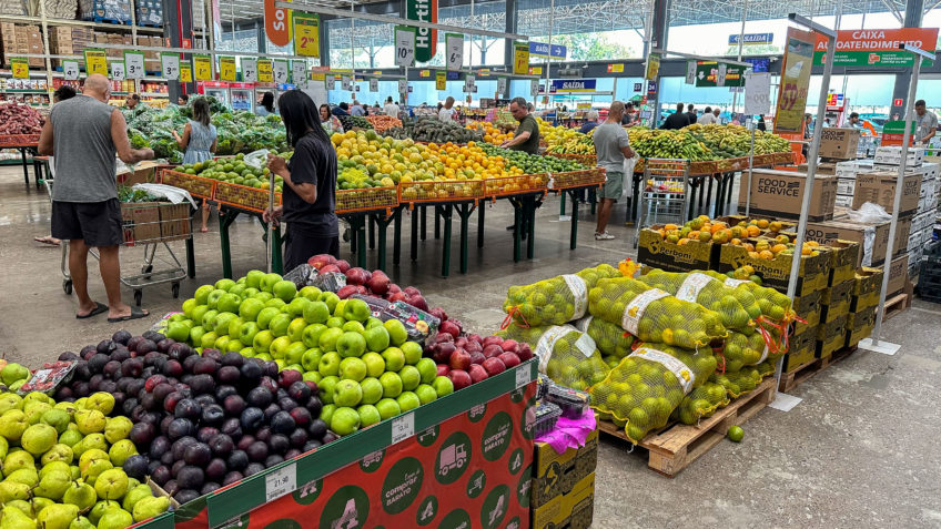 Cesta básica fica mais cara em 14 capitais, aponta Dieese