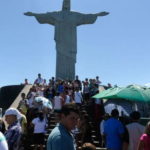 Cristo Redentor recebe duas ambulâncias após morte de turista