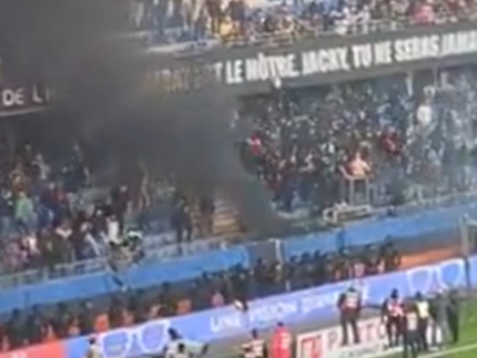 Chamas nas arquibancadas: torcedores provocam incêndio e paralisam jogo na Ligue 1