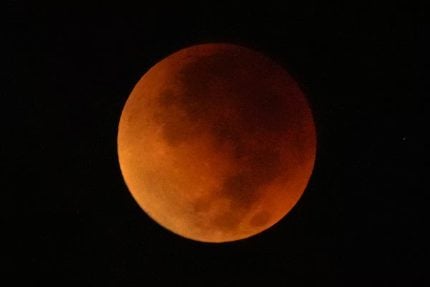 Lua de Sangue: Eclipse lunar total poderá ser visto nesta sexta-feira (14/3)