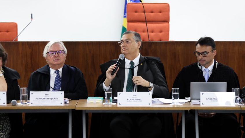 Dino homologa plano do governo contra queimadas e pede complementos