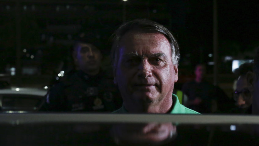 Bolsonaro critica acesso a provas e excesso de documentos