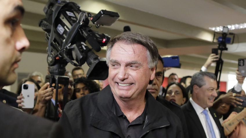 Políticos dão parabéns a Bolsonaro nas redes