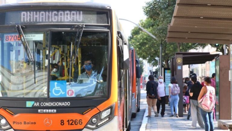 Idosos têm direito a passagens gratuitas em SP durante o Carnaval