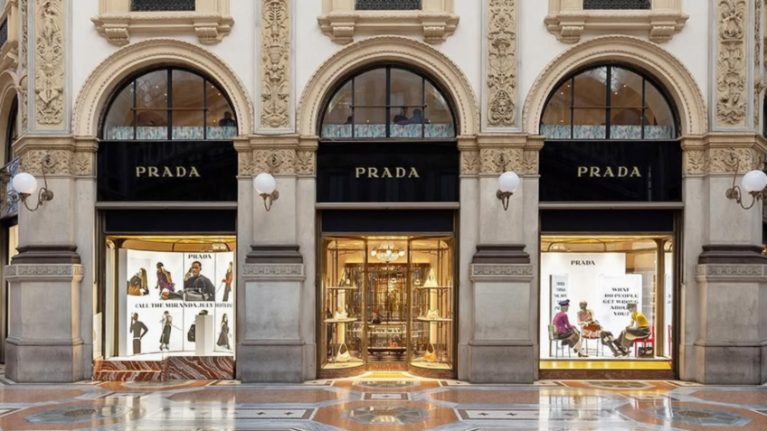 Prada negocia compra da Versace por R$ 9,2 bilhões