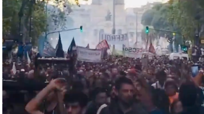 Torcidas organizadas engrossam protestos na Argentina