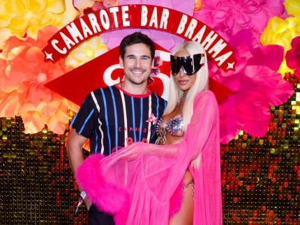 Sabrina Sato e Nicolas Prattes chegam juntos para desfile da Gaviões no Anhembi